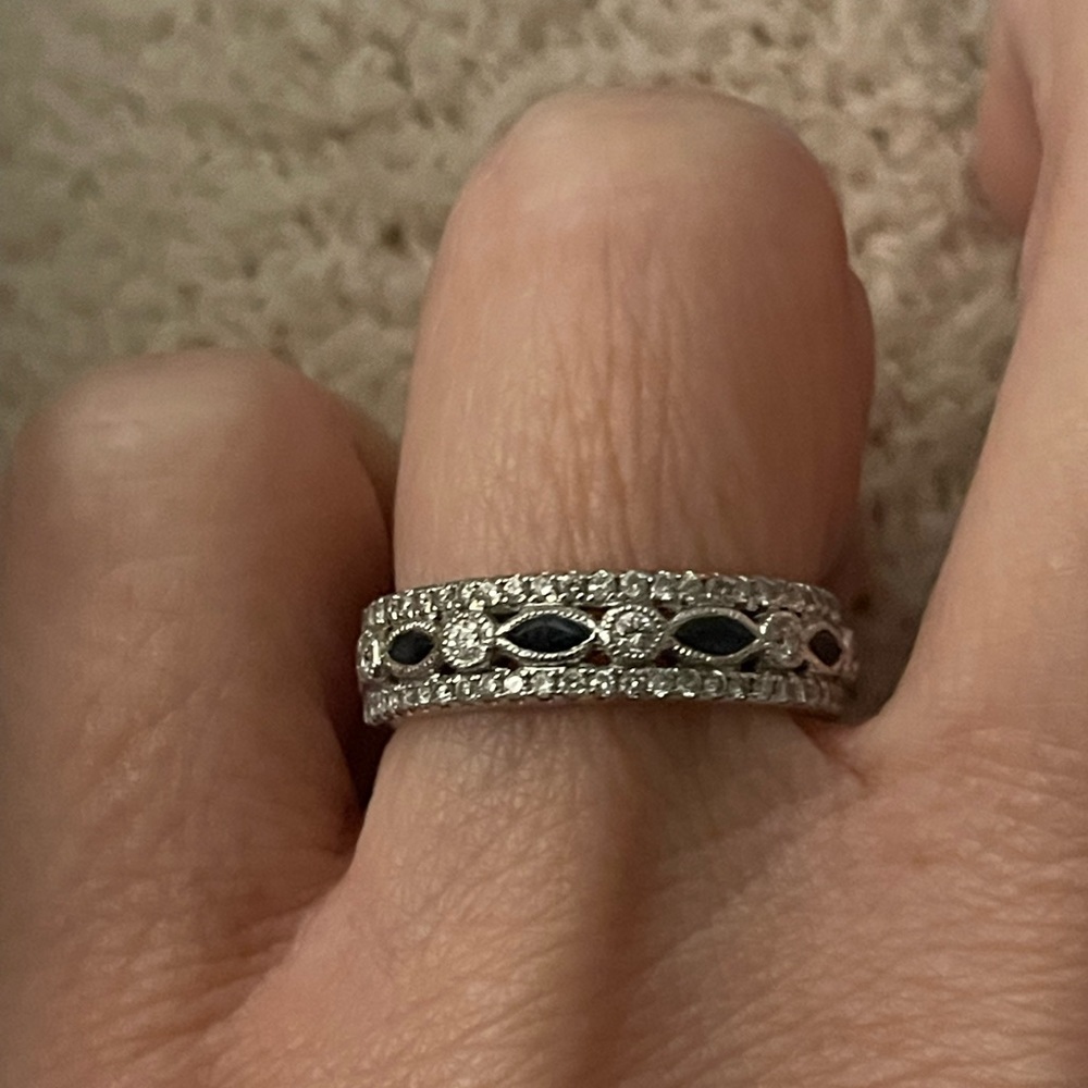 Diamond sapphire ring